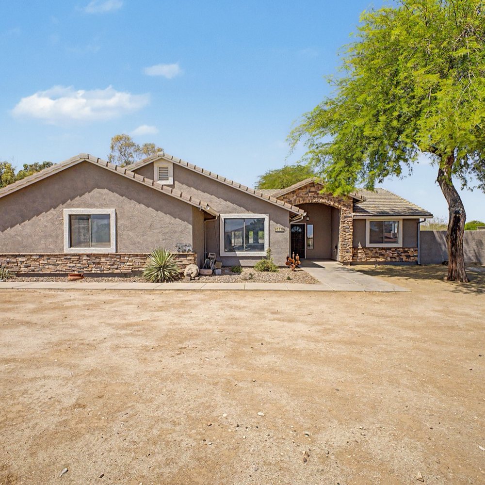 A single-storey Arizona home Honeybird Homes purchased, photographed from the driveway.